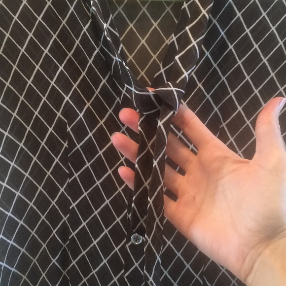 Express blouse🌼 - Picture 2 of 5